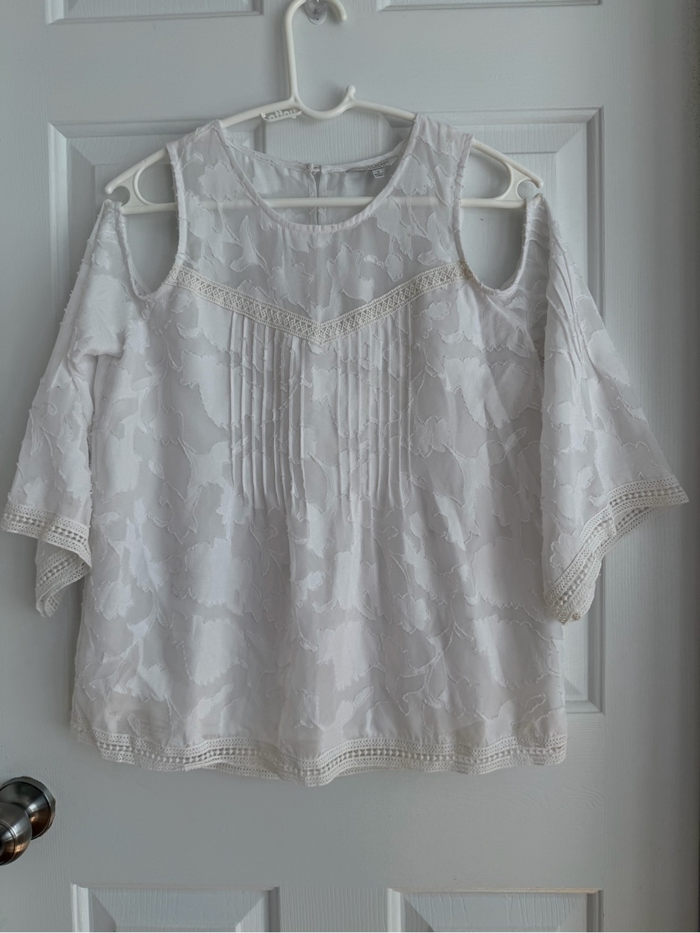 Lucky Brand White Cold-Shoulder Lace-Trim Blouse
